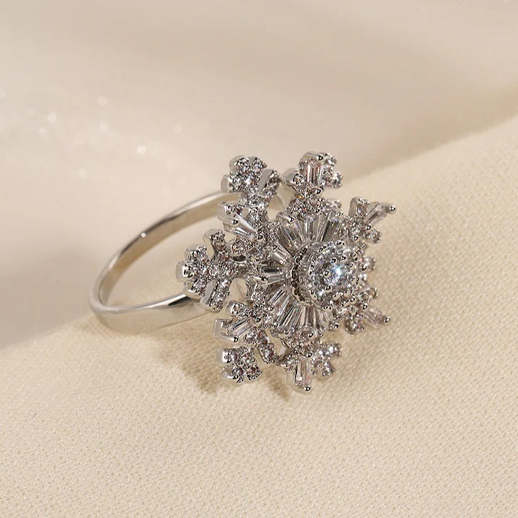 Elegant Rotating Crystal Snowflake Ring - Image 5