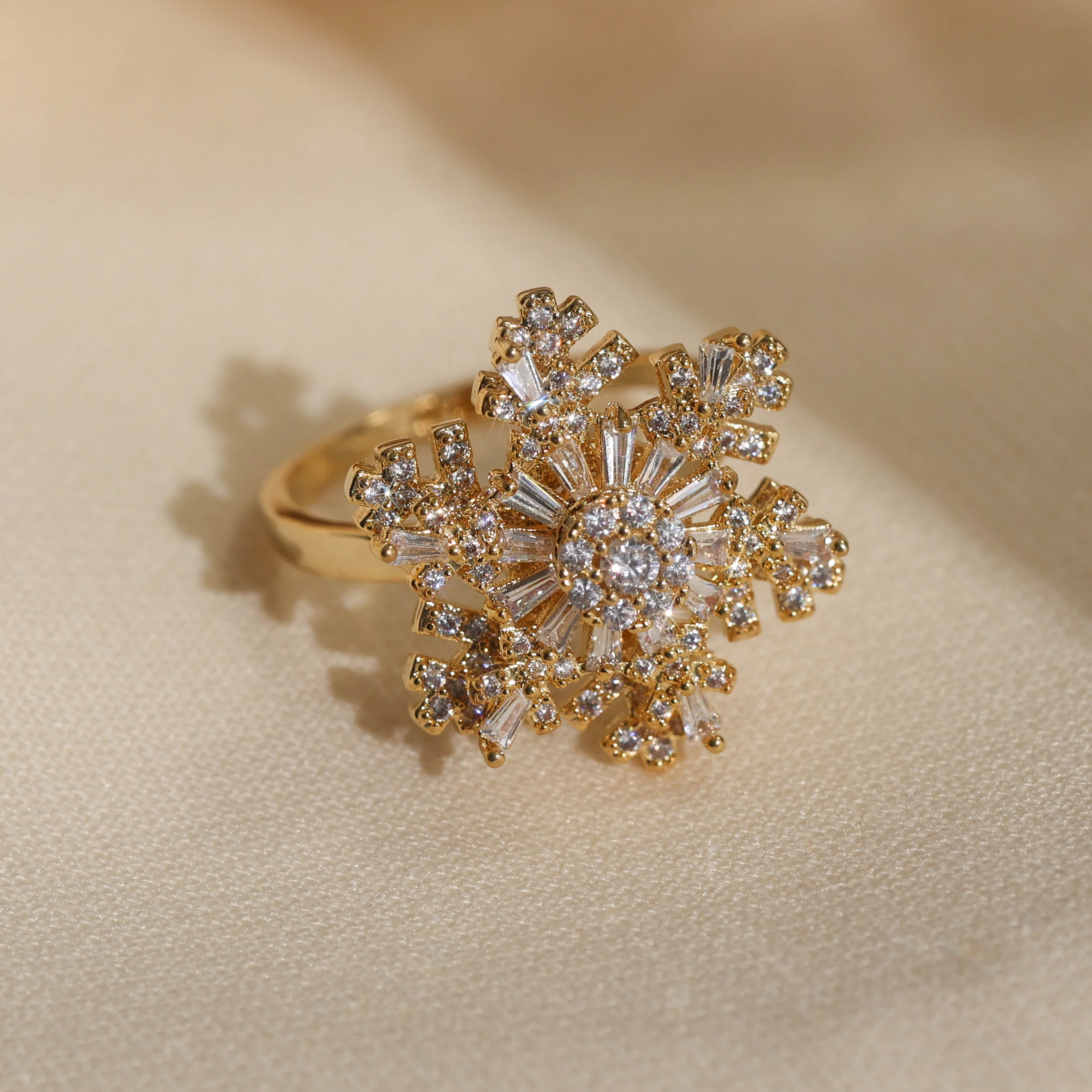 Elegant Rotating Crystal Snowflake Ring - Image 6