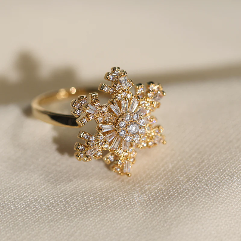 Elegant Rotating Crystal Snowflake Ring - Image 8