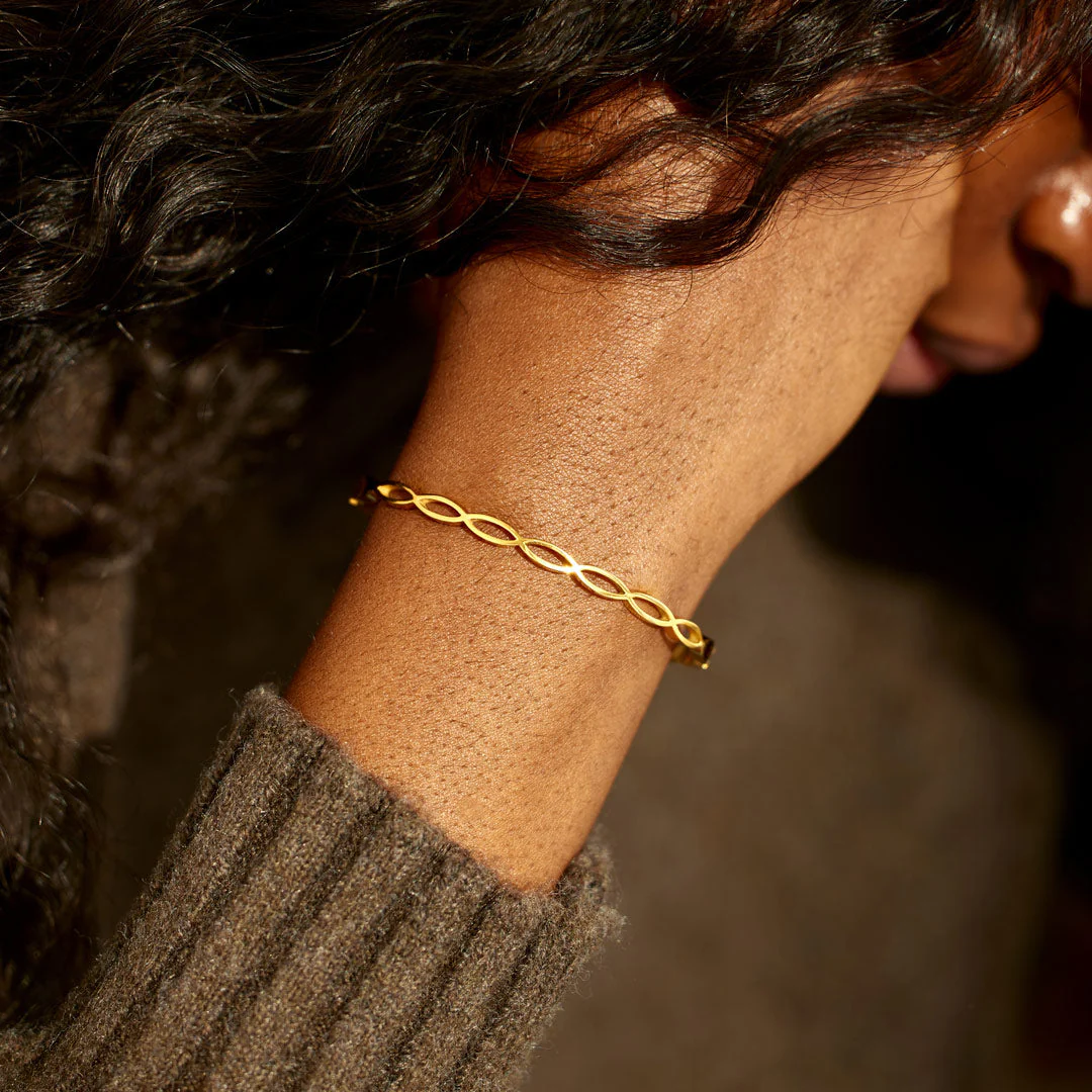 Small Circle Of Female Friends Matching Weave Bracelet - Image 5