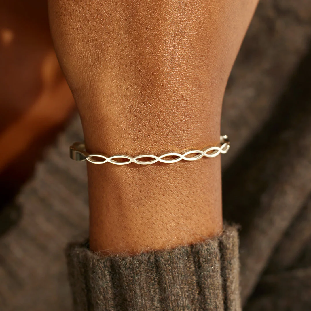 Small Circle Of Female Friends Matching Weave Bracelet - Image 6