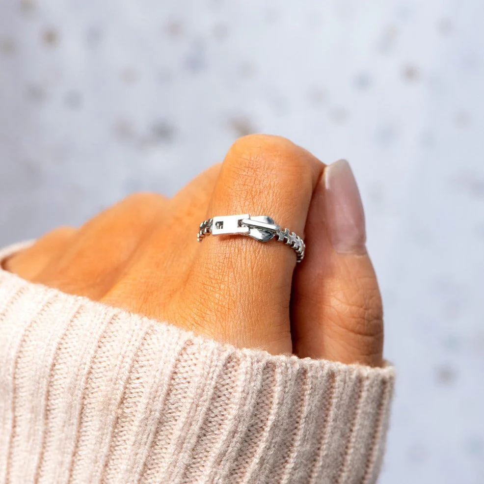 Mom Holds Us Together Zipper Ring - Image 4