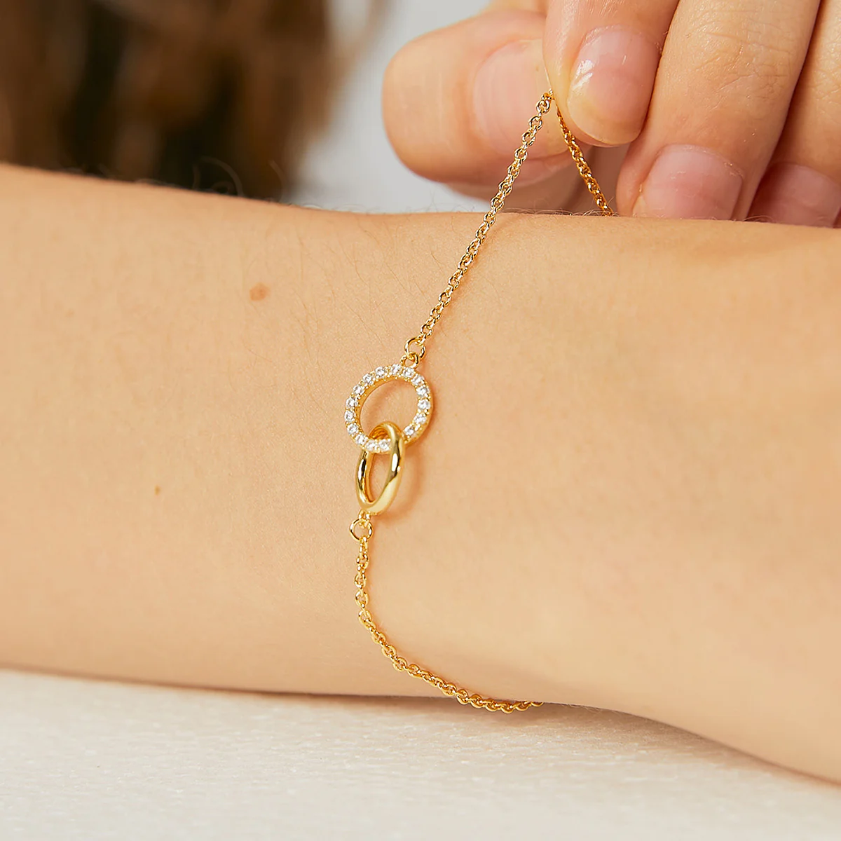 Mother & Daughter Linked Together Interlocking Circle Bracelet - Image 8