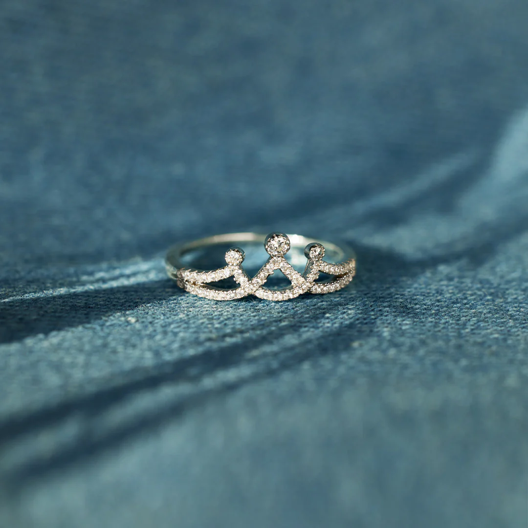 Queen Minimalist Crown Ring - Image 6