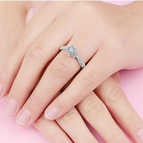 Snowflake Design Moissanite Ring - Image 6