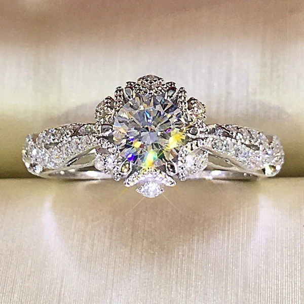 Snowflake Design Moissanite Ring - Image 8