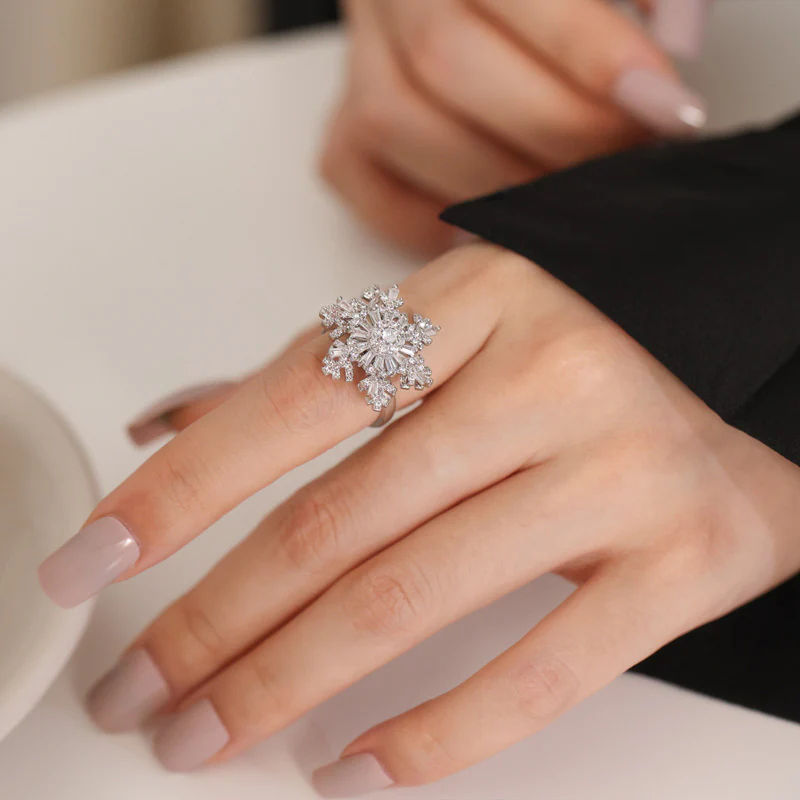Elegant Rotating Crystal Anxiety Relief Snowflake Ring - Image 3