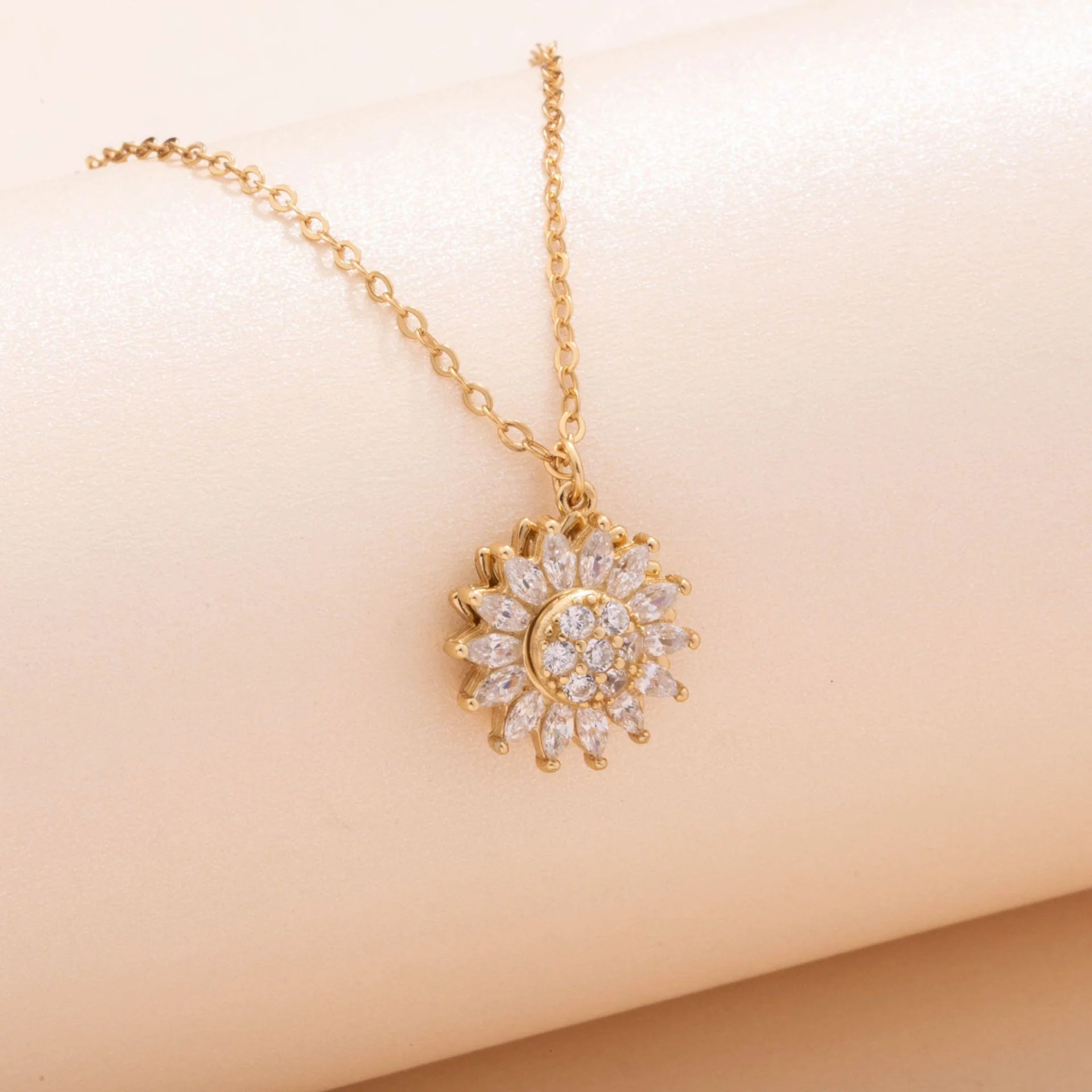 Spinning Sunflower Necklace - Image 7